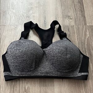 Victoria secret sports bra/38D